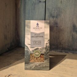 Grillkrydder fra Aukrust Gard og Urteri pent plassert i krydderhylla