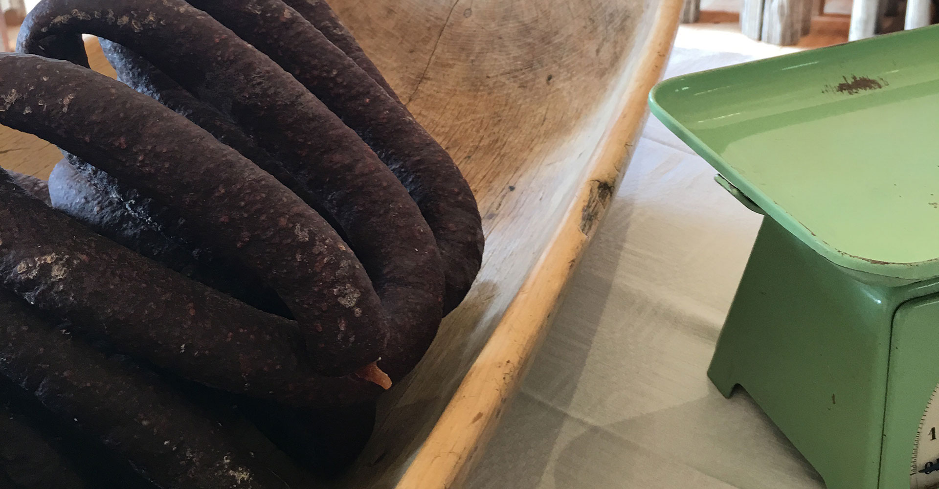 Spekemat fra Stensaas Reinsdyrslakteri til salgs på Søberg gård