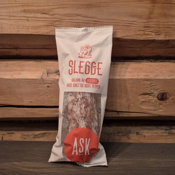 Salami av utegris med chili og sort pepper fra ASK.